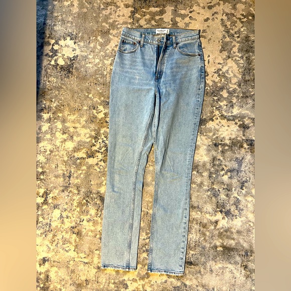 Abercrombie Curve Love 90’s Slim Straight Ultra High Rise Jean size 27/4L - Picture 2 of 3